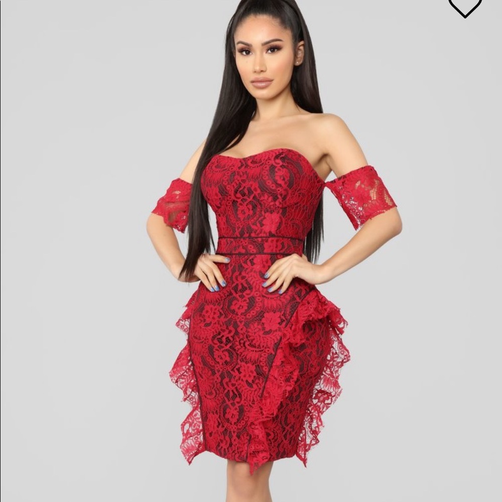 Off shoulders lace dress